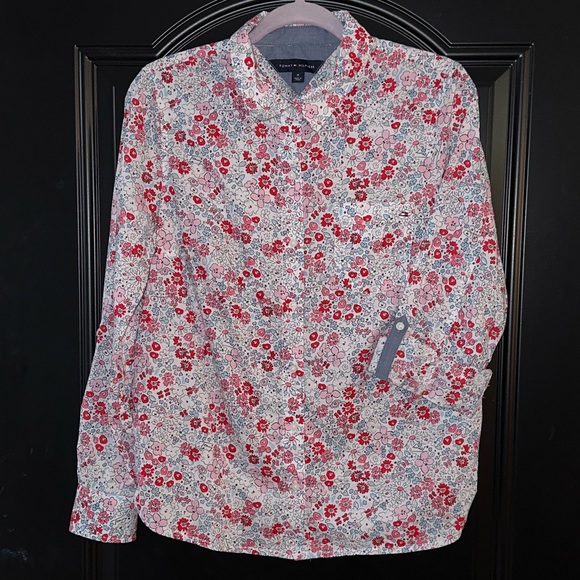 Tommy Hilfiger Tops - Like New Tommy Hilfiger Floral Camp Shirt size M